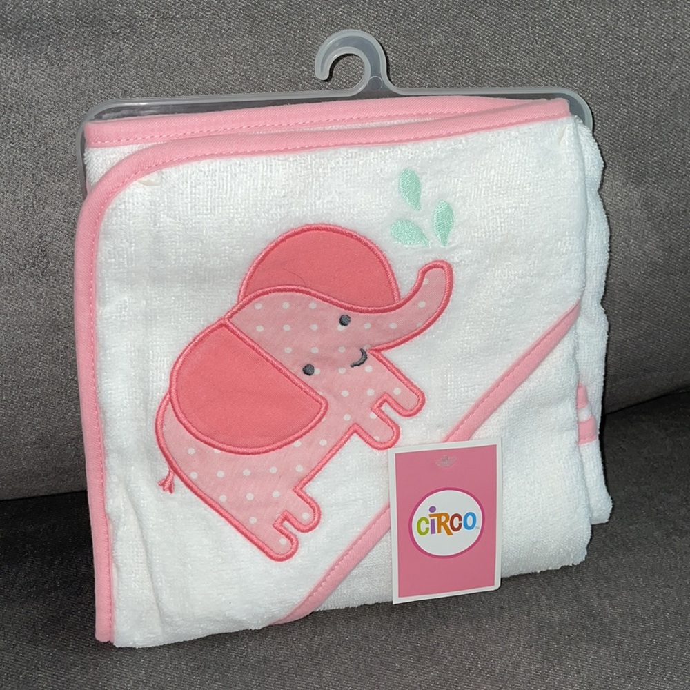 NWT.  Infant elephant towel, 3 washcloths - Picture 2 of 3